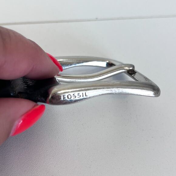 Fossil Classic Leather Mens Belt Size 40 Black Silver Buckle Work Minimalist - Picture 6 of 11